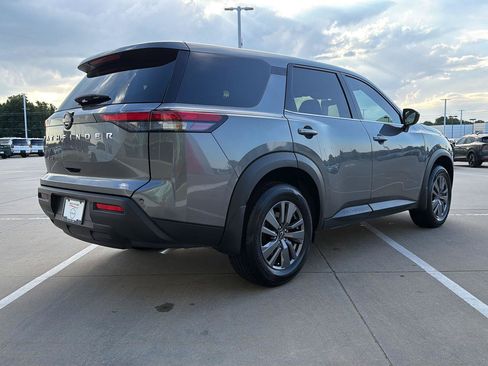 Used 2025 Nissan Pathfinder S FWD image 8