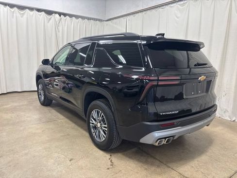 Used 2026 Chevrolet Traverse LT FWD image 6