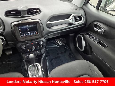 Used 2019 Jeep Renegade Latitude AWD/4WD image 16