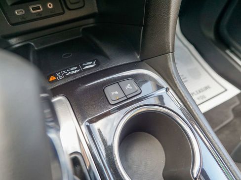 Used 2023 Chevrolet Equinox Premier FWD image 30