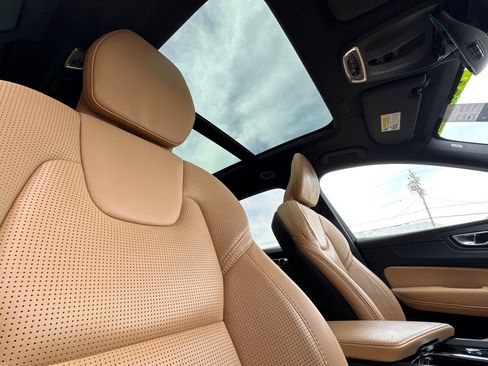 Used 2021 Volvo XC60 T5 Inscription w/ Advanced Package image 19