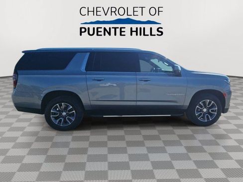Used 2023 Chevrolet Suburban LT w/ Luxury Package RWD image 9