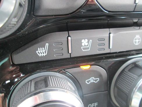 Used 2024 RAM 2500 Laramie w/ Safety Group image 20