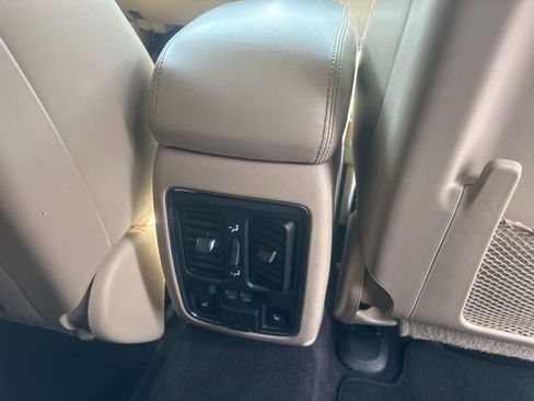 Used 2016 Jeep Grand Cherokee Limited AWD/4WD image 14