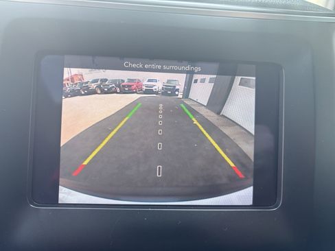 Used 2019 Jeep Cherokee Latitude Plus w/ Comfort/Convenience Group image 27