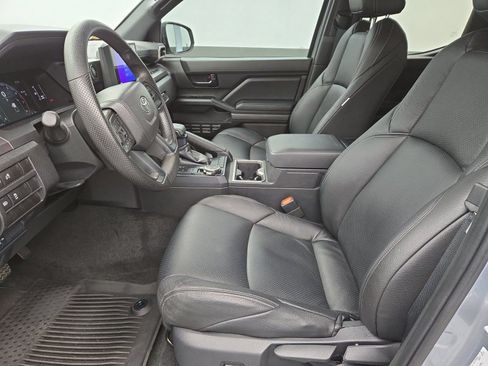 Certified 2025 Toyota Tacoma SR5 AWD/4WD image 15