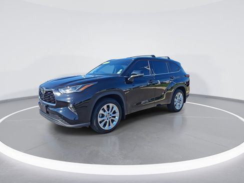 Used 2024 Toyota Highlander Limited AWD/4WD image 5