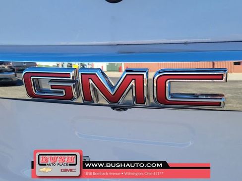 Used 2023 GMC Acadia SLT image 7