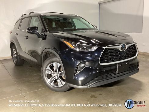 Certified 2023 Toyota Highlander XLE image 1