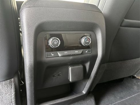 Certified 2024 Chevrolet Traverse RS image 21