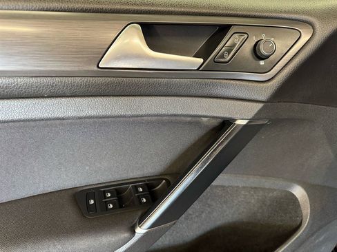 Used 2018 Volkswagen Golf S image 12