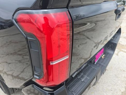 Used 2025 Toyota Tacoma SR5 image 33
