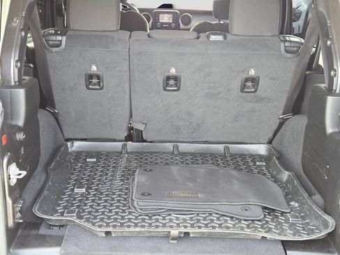 Used 2020 Jeep Wrangler Unlimited Sport image 11