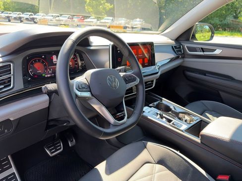 Used 2024 Volkswagen Atlas Peak Edition SEL AWD/4WD image 10