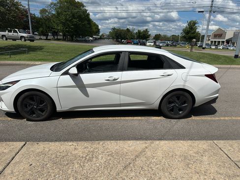 Used 2022 Hyundai Elantra SEL w/ Convenience Package FWD image 7