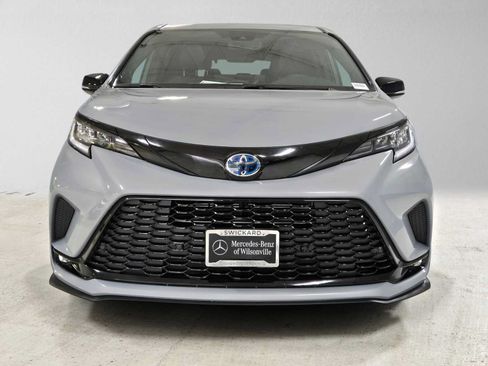 Used 2025 Toyota Sienna XSE w/ XSE Premium Package AWD/4WD image 8