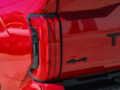 Used 2024 Toyota Tundra Limited AWD/4WD image 9