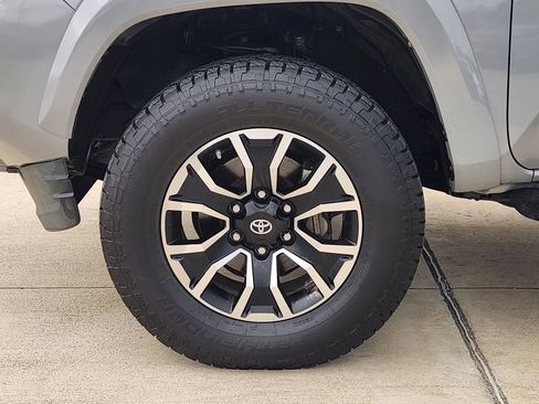 Used 2021 Toyota Tacoma TRD Sport w/ Technology Package RWD image 11