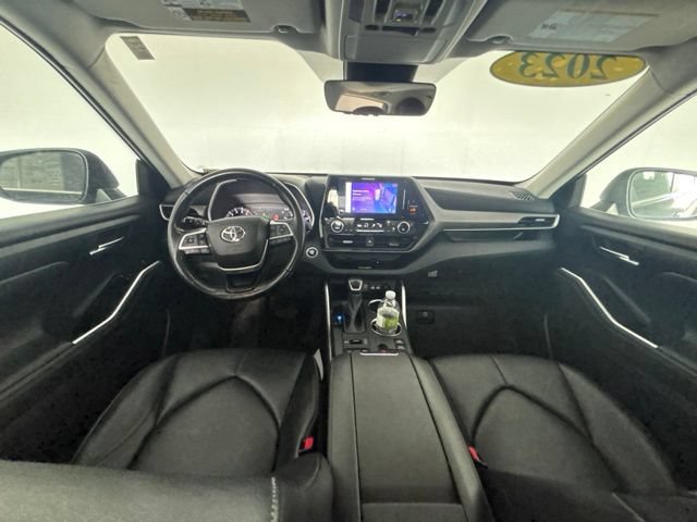 Used 2023 Toyota Highlander XLE AWD/4WD image 25