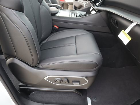 New 2026 Jeep Grand Wagoneer Limited AWD/4WD image 15