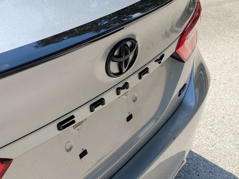 Used 2020 Toyota Camry SE FWD image 6