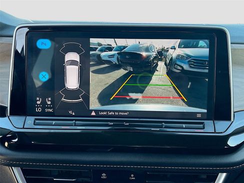 Used 2025 Volkswagen Atlas SE image 13