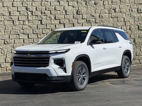 New 2026 Chevrolet Traverse LT image 1