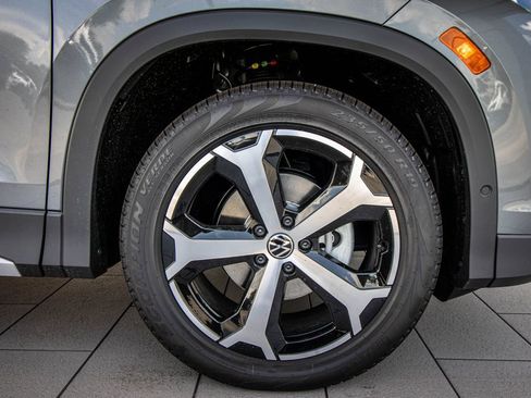 New 2026 Volkswagen Tiguan SE FWD image 4
