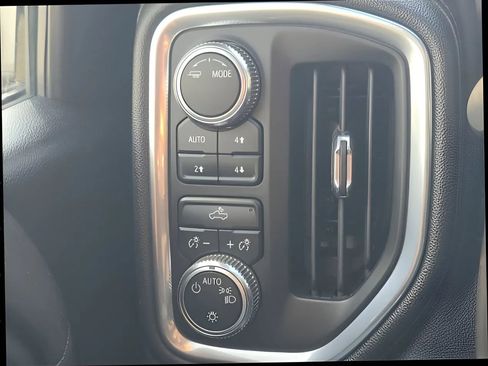 Used 2022 GMC Sierra 1500 SLE AWD/4WD image 21