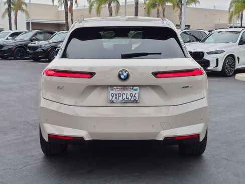 Used 2026 BMW iX xDrive45 w/ Premium Package AWD/4WD image 9