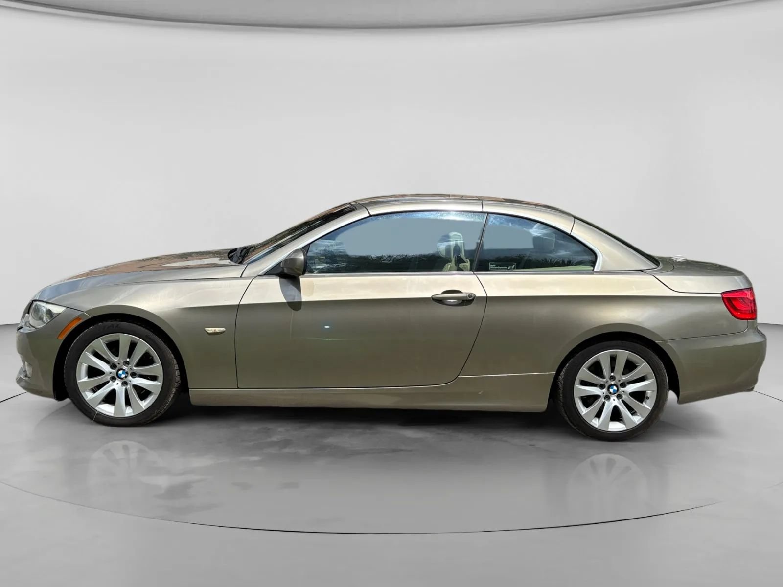 Used 2011 BMW 328i Convertible RWD image 2