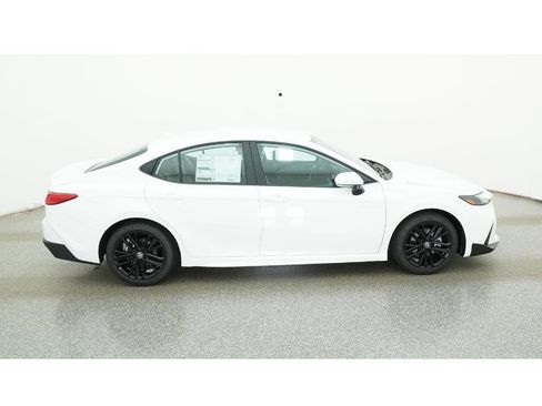 New 2026 Toyota Camry SE image 11