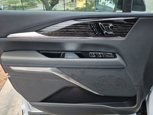 Used 2025 Cadillac Escalade IQ Sport 1 w/ Smart Trailering package image 31