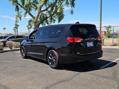 Used 2018 Chrysler Pacifica Touring Plus w/ S Appearance Package FWD image 8