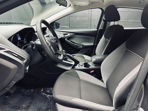 Used 2014 Ford Focus SE w/ SE Winter Package FWD image 18