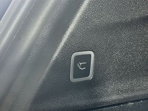 Used 2019 Chrysler Pacifica Limited w/ S Appearance Package FWD image 28