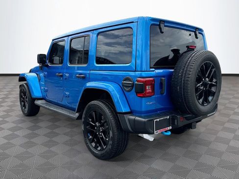 Used 2022 Jeep Wrangler Unlimited Sahara w/ Cold Weather Group AWD/4WD image 8