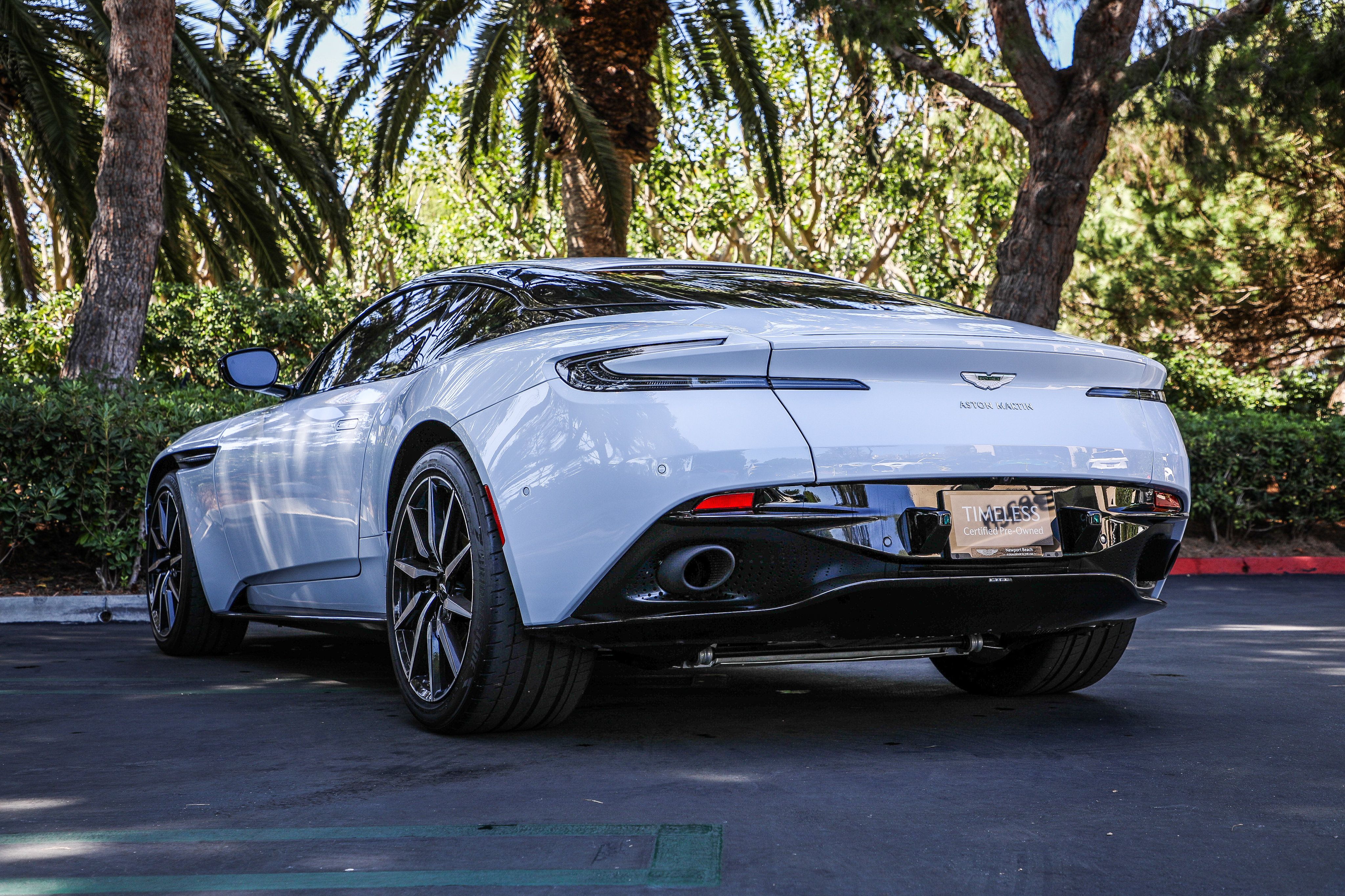 Used 2022 Aston Martin DB11 Coupe RWD image 8