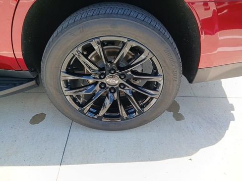Used 2021 Chevrolet Tahoe Premier w/ Premium Package AWD/4WD image 12