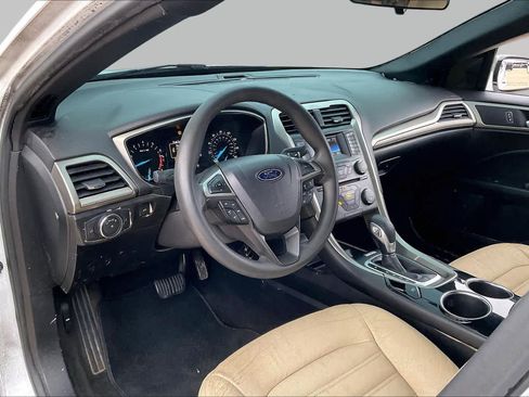 Used 2014 Ford Fusion SE FWD image 17
