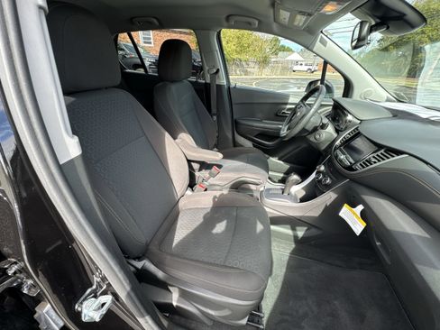 Used 2022 Chevrolet Trax LS w/ Tint and Cruise Package image 29