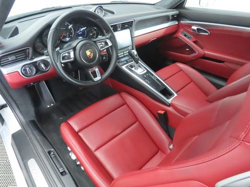 Used 2018 Porsche 911 Turbo image 9