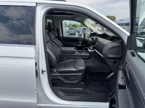 Used 2025 Ford Expedition Platinum AWD/4WD image 12