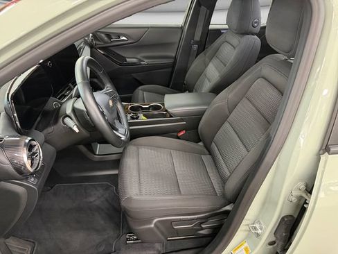 Used 2026 Chevrolet Equinox LT AWD/4WD image 12