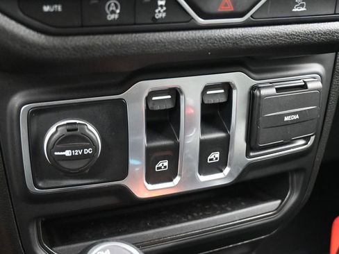 Used 2025 Jeep Wrangler Sport image 21