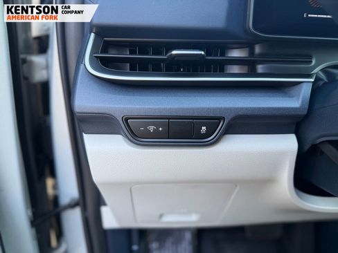 Used 2025 Kia Carnival EX image 21