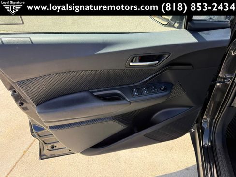 Used 2018 Toyota C-HR XLE FWD image 17