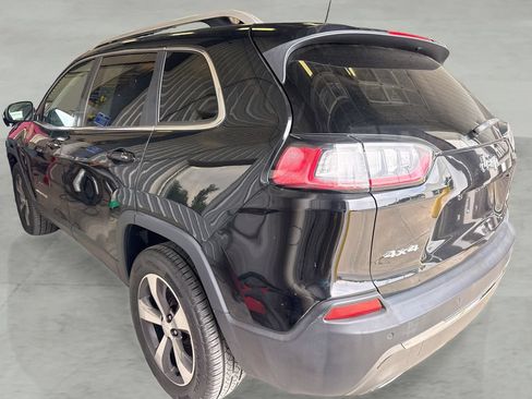 Used 2019 Jeep Cherokee Limited AWD/4WD image 4