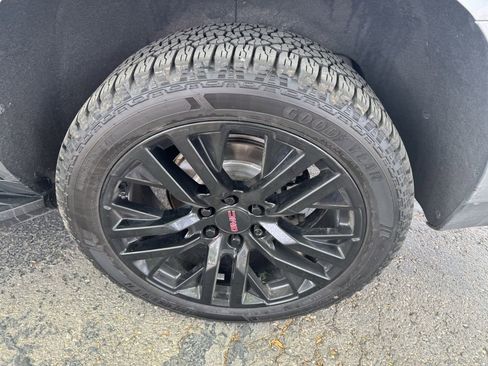 Used 2022 GMC Yukon SLT w/ SLT Luxury Package AWD/4WD image 12