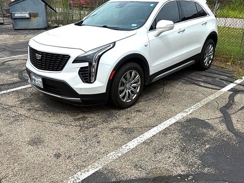Used 2021 Cadillac XT4 Premium Luxury FWD image 3